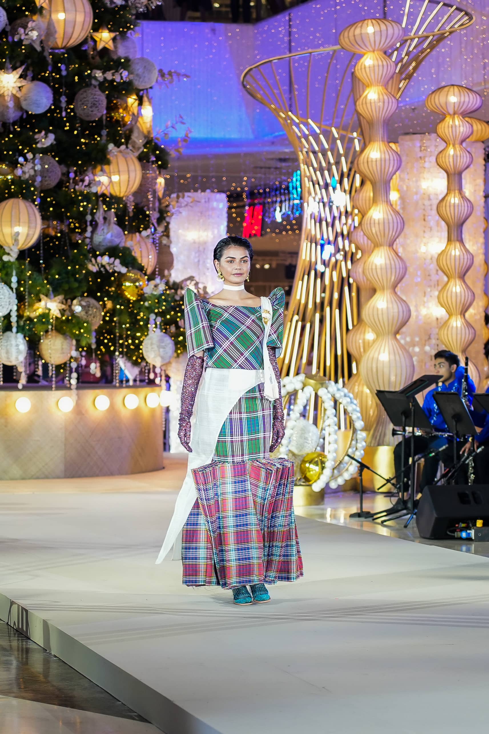 Janine Gutierrez opening the show for Joey Samson